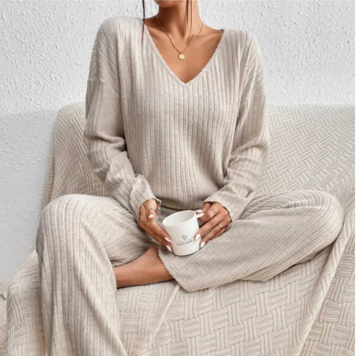 Tyreece | V-Ausschnitt Langarmshirt mit gerader Hose Set