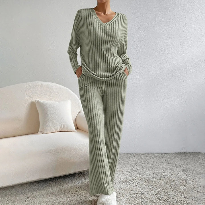 Tyreece | V-Ausschnitt Langarmshirt mit gerader Hose Set
