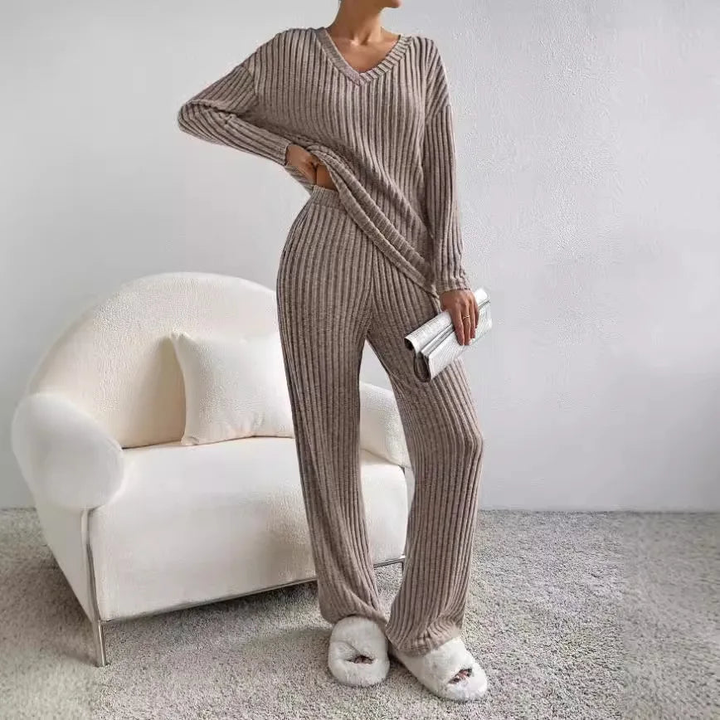 Tyreece | V-Ausschnitt Langarmshirt mit gerader Hose Set